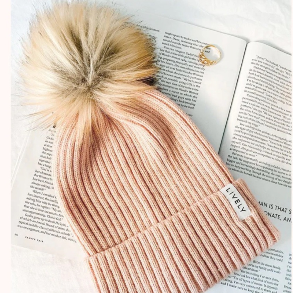 🌟3 for $15 || NWOT || Lively || Faux Fur Pom Beanie - Picture 1 of 5